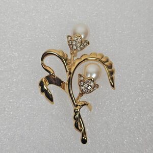 Vtg Monet Gold Tone Faux Pearl Crystal Rhinestone Brooch Flower Floral Statement